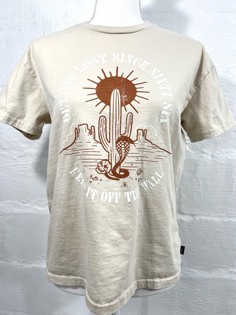VANS GRAPHIC PRINT T SHIRT
GETTING LOST SINCE SIXTY SIX